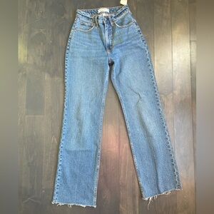 NWT Abercrombie and Fitch The 90’s Relaxed Jean High Rise Size 24